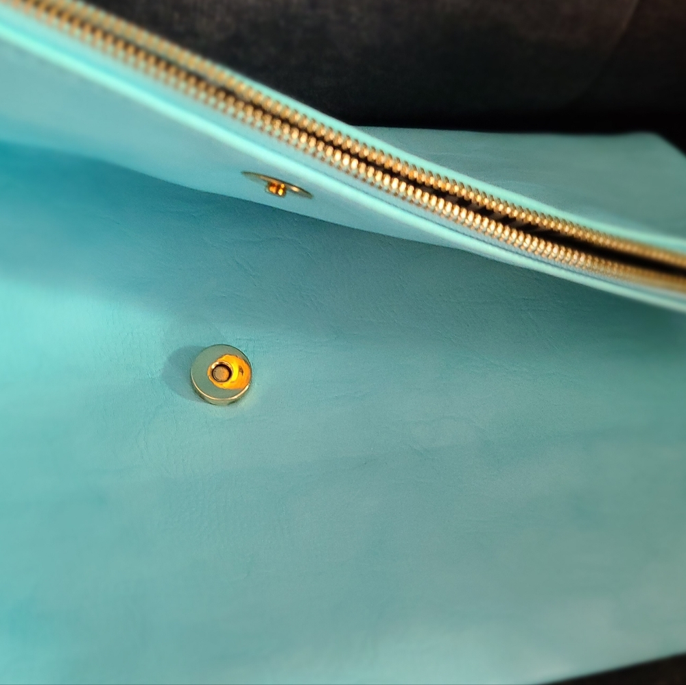 🩵Charming Charlie Turquoise Clutch